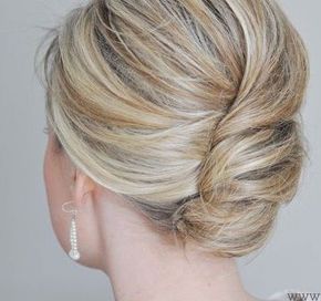 Twist Tutorial, French Twist Updo, Small Things Blog, Jennifer Aniston Hair, French Twists, Mother Of The Bride Hair, French Twist Hair, Haircut Types, Classic Hairstyles