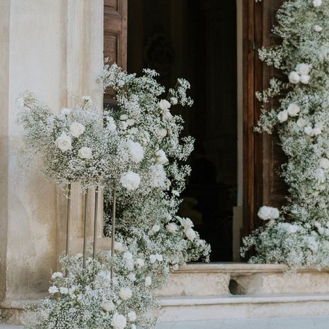 Flower Pillars Wedding, Floral Pillars Wedding, Gypsophila Wedding Decoration, Babies Breath Arch, Deconstructed Arch, Wedding Pillars, White Wedding Arch, Gypsophila Wedding, Gypsophila Flower