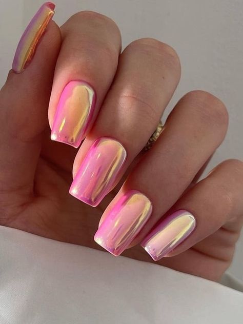 Barbie pink nails: light pink chrome Pink Ombre Chrome Nails, Bright Pink Chrome Nails, Pink Iridescent Nails, Pink Nails Light, Light Pink Chrome, Chrome Pink Nails, Chip Nails, Chrome Nail Ideas, Nails Light Pink