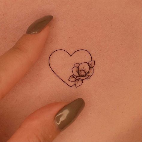 45 Cute Small Tattoo Ideas to Inspire You Small Heart Flower Tattoo, Mamma Tattoo, Unique Heart Tattoos, Small Bff Tattoos, Cute Small Tattoo Ideas, Open Heart Tattoo, Just Breathe Tattoo, Heart Flower Tattoo, Rose Heart Tattoo