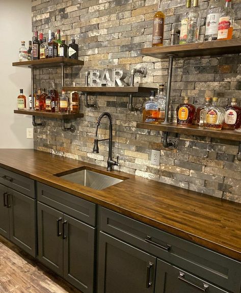 Home Bar Countertops, Basement Rustic Ideas, Bar In Basement Ideas, Bar Brick Wall, Dark Green Bar, Bar Wall Ideas, Pool Bars, Man Cave Kitchen, Productive Home Office