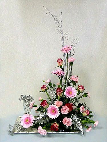 Dekoratívne Vence, Contemporary Flower Arrangements, Floral Design Ideas, Altar Flowers, Large Flower Arrangements, Spring Arrangements, Church Flower Arrangements, Flower Arrangements Simple, Church Flowers