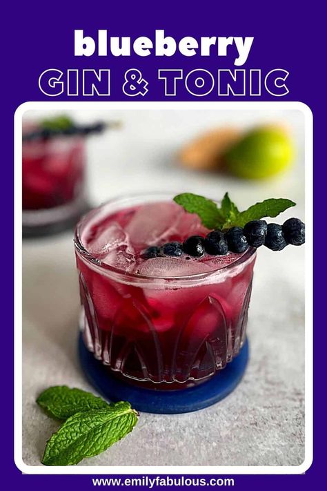 Blueberry Gin Cocktail, Blueberry Martini, Blueberry Drinks, Blueberry Simple Syrup, Blueberry Cocktail, Blueberry Gin, Easy Summer Cocktail Recipes, Tonic Syrup, Simple Syrup Cocktails