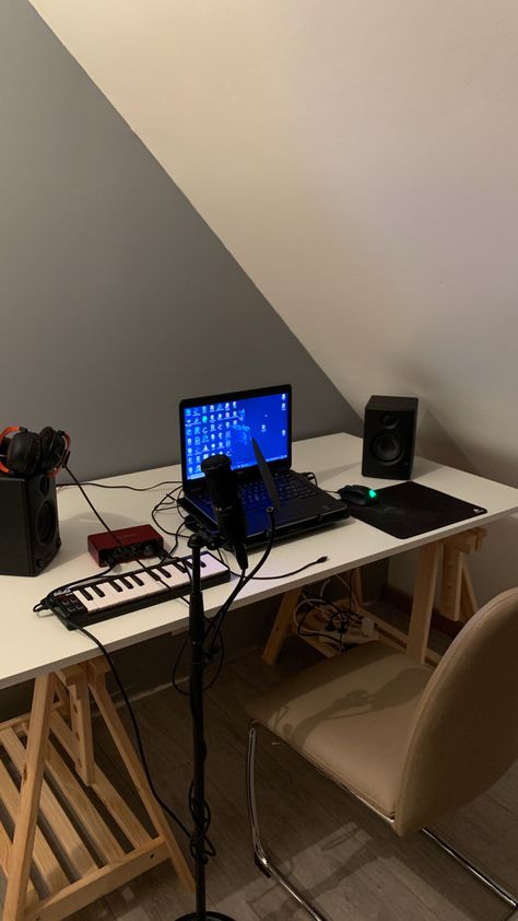 Home Music Studio Setup, Home Studio Bedroom, Music Studio Bedroom, Bedroom Music Studio, Music Studio Aesthetic, Home Recording Studio Setup, Recording Studio Setup, Studio Bedroom, Home Studio Ideas