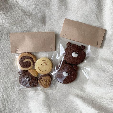 Cute Snack Packaging Ideas, Cute Cookie Packaging Ideas, Cookie Packaging Diy, Cookies Gift Packaging, Cookies Packaging Ideas, Cookie Packaging Ideas, Cookie Gift Packaging, Keeping 13, Bake Sale Packaging