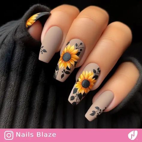 Country Acrylic Nails, Spring Nail Art Designs, Sunflower Nail Art, Sunflower Nails, Spring Nail Designs, Pretty Nail Art Designs, Fall Acrylic Nails, Spring Nail Art, Trendy Nail Design