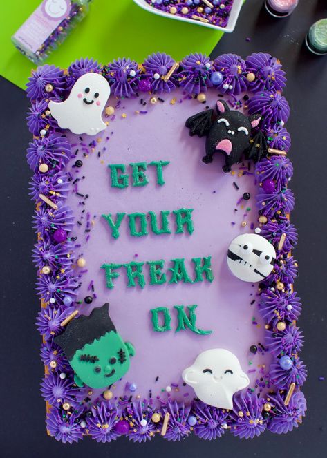 Halloween Cake Rectangle, Rectangle Halloween Cakes, Halloween Sheet Cake Decorating, Sheet Cake Halloween, Halloween Sheet Cake Ideas Easy, Halloween Vintage Cake, Halloween Birthday Sheet Cakes, Halloween Sheet Cakes, Halloween Sheet Cake Ideas