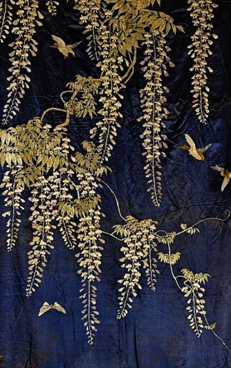 Motif Art Deco, Japanese Embroidery, Japanese Textiles, 자수 디자인, Art Japonais, Japanese Patterns, Japan Design, Chinese Painting, Embroidered Silk