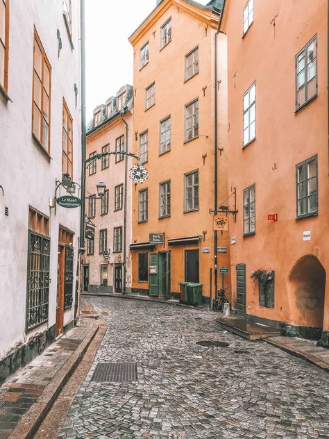 Explore the pros and cons of living in Sweden in our balanced guide. Gain insights into the Swedish lifestyle, benefits, and challenges. Reset Routine, Learn Swedish, Sunday Planning, Get Your Life Together, Sweden Language, Sweden Travel, Vacation Days, Move Abroad, Travel Reading