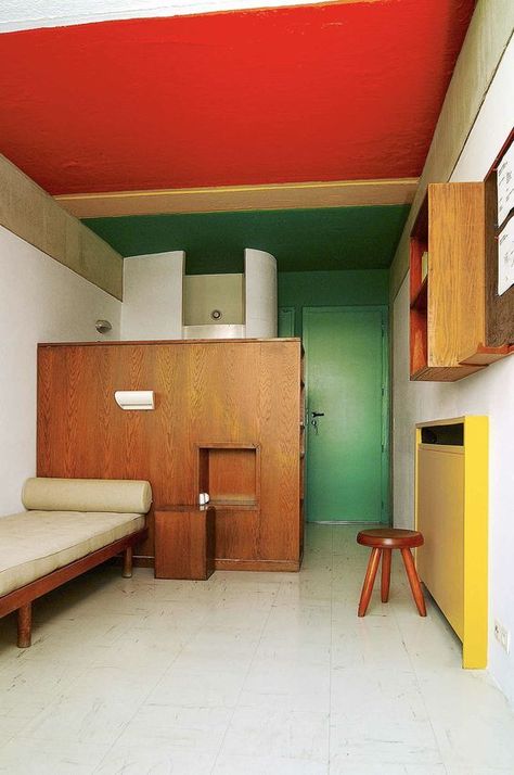 Corbusier Interior, Corbusier Architecture, Minimalism Living, Bauhaus Interior, Student House, Casa Container, Charlotte Perriand, Small Room, Cheap Home Decor