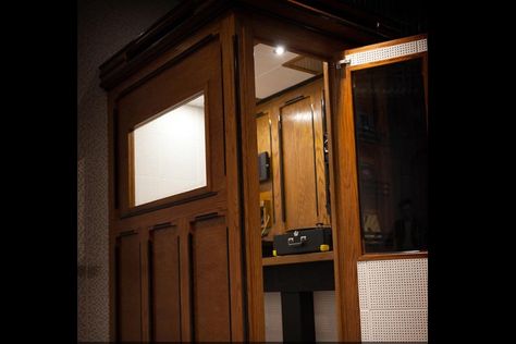 Saw this photo from thirdmanrecords.com. Reminds me of the record listening booths we had at the Dallasan Record Store in Dallas in the '50's - '60's. Record Store Listening Booth, Record Store, Dallas, Lost