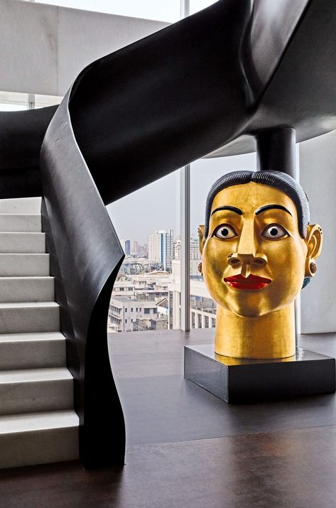 Ashiesh Shah dazzles with his design for Shreyasi Goenka’s  Marine Drive apartment in Mumbai. Stair with sculpture by Ravinder Reddy | Photography by Ashish Sahi Ashish Shah Interior Design, Staircase Office, Staircase Feature, Open Plan Apartment, Marine Drive, Interior Staircase, Photographers Gallery, Stair Case, Stair Handrail