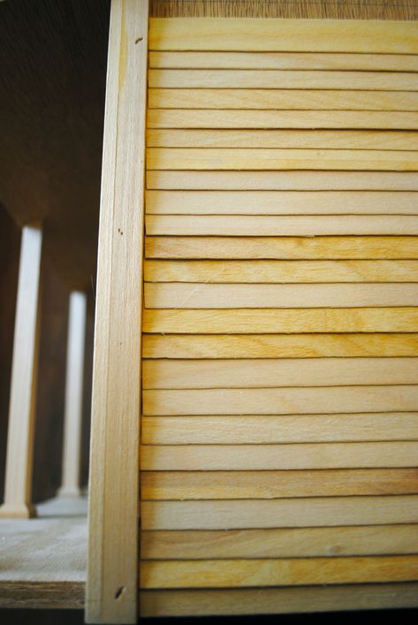 Taking Sides: DIY Dollhouse Siding – Through the Wardrobe Dollhouse Siding, Homemade Dollhouse, Dollhouse Victorian, Dollhouse Windows, Maileg Doll House, American Girl Dollhouse, Diy Barbie House, Clapboard Siding, Miniatures Diy