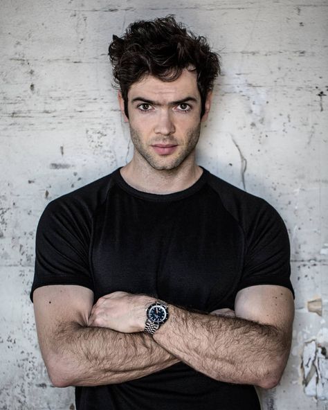 Star Trek: Discovery just found its young Spock: Ethan Peck will be suiting up as the elf-eared icon for the CBS All Access reboot. Ethan Peck, Star Trek Spock, Tom Welling, Karl Urban, Colin Firth, Mads Mikkelsen, Love Movie, Hollywood Actor, Hugh Jackman