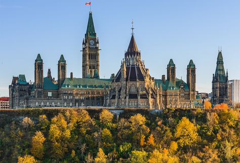 Fall colours at the Parliament Hill, Ottawa. Ottawa Parliament, Ottawa City, Ottawa Travel, Toronto Architecture, Canada Photography, Beautiful Canada, Fall Colours, New Architecture, Ottawa Canada