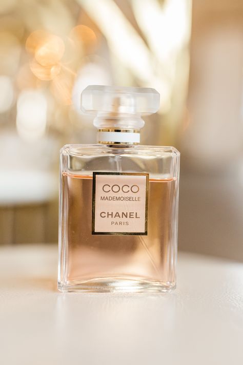 Perfumes Pictures, Women Perfume Photography, Wedding Perfume Photography, Bridal Perfume Photography, Luxury Perfume Photography, Wedding Day Perfume, Christian Dior Perfume, Coco Chanel Mademoiselle, Creative Advertising Photography