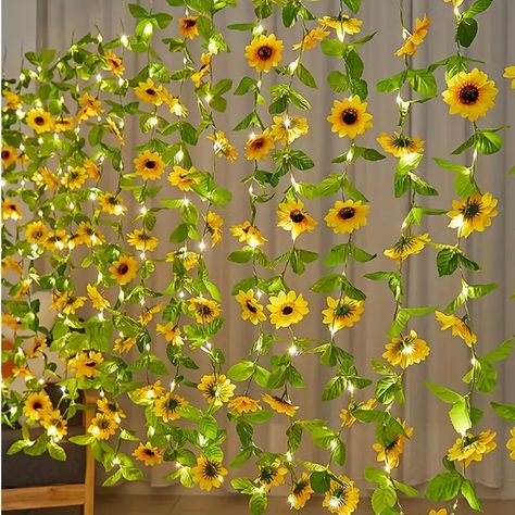 Sunflower Themed Party, Garden Wedding Arch, Senior Party Ideas, Year 6 Graduation, Sunflower Garland, Sunflower Nursery, Sunflower Wedding Decorations, Dance Friends, Senior Party