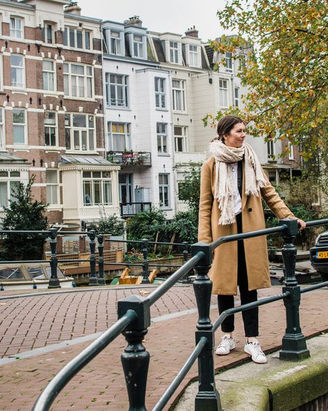 What To Wear Amsterdam Fall, What To Wear In Amsterdam In April, Amsterdam Outfit March, Amsterdam Spring Outfit, 50 Degree Weather Outfit, Amsterdam Street Style, Netherlands Fashion, Amsterdam Style, Amsterdam Winter