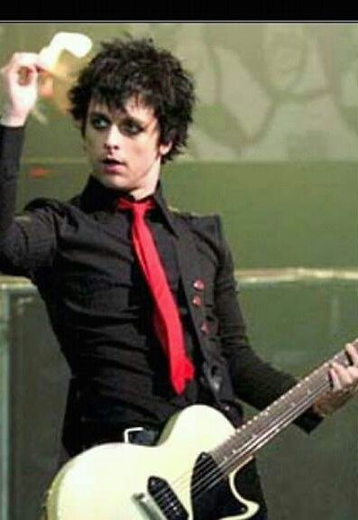 billie joe image Marriage Funny, Billy Joe Armstrong, Green Day Band, Tattoos Celebrities, Led Girls, Billie Green Day, Dark Punk, Green Day Billie Joe, Tré Cool