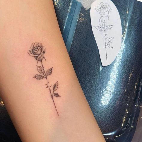 Rose Bud Tattoo, Tatoo Rose, Above Elbow Tattoo, Single Rose Tattoos, Rose Tattoo On Arm, Realistic Rose Tattoo, Inner Arm Tattoos, Rose Tattoos For Women, Small Rose Tattoo