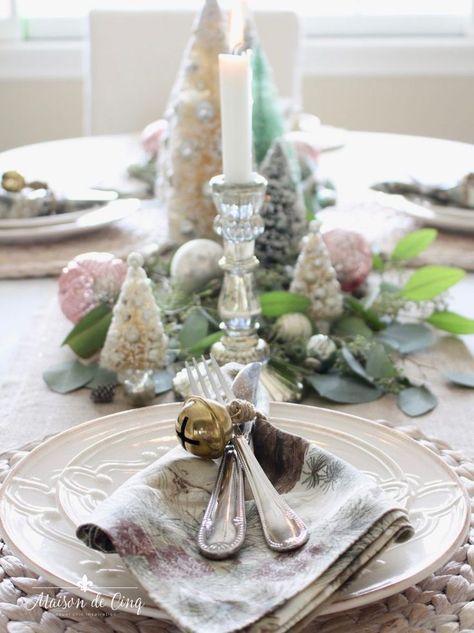 Soft and Romantic Christmas Table Setting in Shades of Soft Pink, Green, and White ---> #christmastable #christmastablescape #christmastablesetting #tablesetting #tablescape #holidaytable #holidaytablesetting #holidayentertaining #christmasinspiration #holidaydecorideas #christmasdecorating #christmasdecor #maisondecinq #frenchcountry #holidaytablescape #pinkchristmas #neutralchristmas Desert Christmas, Silver Gold Christmas, Winter Pastels, Christmas Table Setting, Table Dressing, Christmas Vignettes, Elegant Christmas Decor, Xmas Dinner, Romantic Table