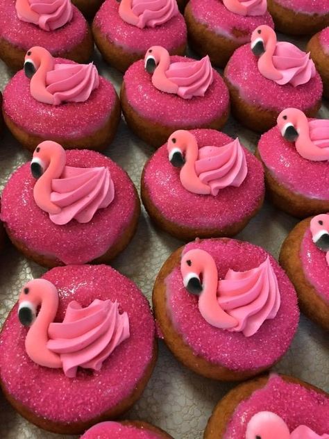 Flamingo Cupcakes, Candy Birthday Cakes, Let's Flamingle, Flamingo Cake, 4th Birthday Cakes, Amazing Food Decoration, Cupcake Cake Designs, Summer Cakes, Kids Party Food