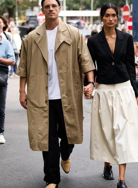 Milan Fashion Week Street Style, Walking Down The Street, Milan Street Style, Stylish Couple, London Street Style, Street Style Trends, Street Style Summer, Men Street, Street Style Inspiration