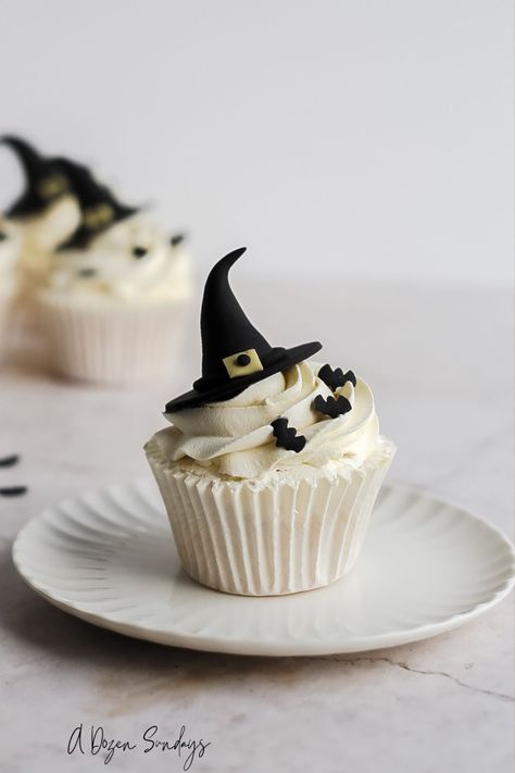 Easy Witch Hat Cupcakes for Halloween - A Dozen Sundays Halloween Cupcake Recipe, Witch Hat Cupcakes, Halloween Cupcake Ideas, Cupcakes For Halloween, Easy Vanilla Cupcakes, Hat Cupcakes, Witch Cupcakes, Halloween Food Cupcakes, Yogurt Covered Pretzels