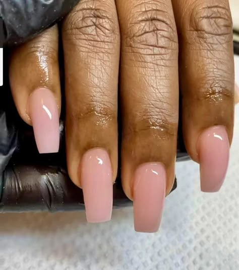 Neutral Pink Nail Colors, Gel Dip Nails Powder, Pink Nails On Brown Skin, Neutral Toe Nail Colors, Nude Nails For Black Women, Nails For Brown Skin Tone, Short Nails Brown, Simple Acrylic Nail Designs, Powder Pink Nails