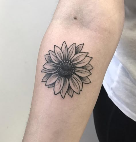 Minimalist Tattoo Meaning, Typography Tattoo, French Tattoo, Delicate Tattoo, Sunflower Tattoos, Most Popular Tattoos, Diy Tattoo, Subtle Tattoos, Sunflower Tattoo