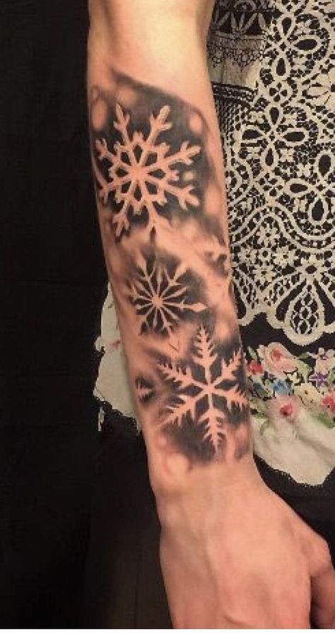 Easy Half Sleeve Tattoos, Snowflake Tattoo, Winter Tattoo, Snow Tattoo, Tattoo Designs Unique, Tattoo Japanese Style, Snow Flake Tattoo, Tattoo Themes, Full Sleeve Tattoo Design