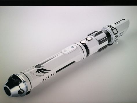 White Lightsaber, Lightsaber Ideas, Lightsaber Designs, Lightsaber Hilts, Jedi Lightsaber, Custom Lightsaber, Lightsaber Design, Star Wars Lightsaber, Sabre Laser