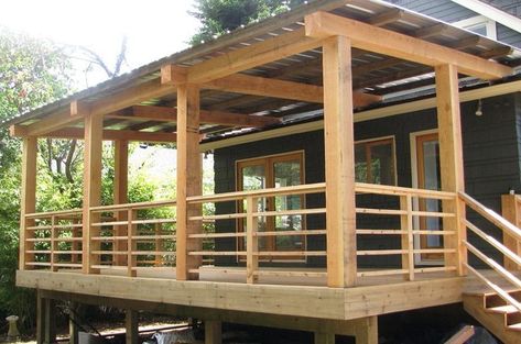 Horizontal Deck Railing, Wood Deck Designs, Stairs Railing, Deck Railing Design, Railing Ideas, Building A Porch, Mobile Home Porch, Deck Designs Backyard, Deck Stairs