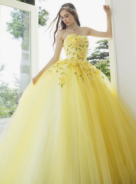 Love at first sight with this refreshing yellow ball gown from Kiyoko Hata! » Praise Wedding Community Yellow Ball Gown, Spring Wedding Outfit, Yellow Wedding Dress, Quinceñera Dresses, Colored Wedding Dress, Spring Wedding Dress, Prom Dresses Yellow, Cute Prom Dresses, Quince Dresses