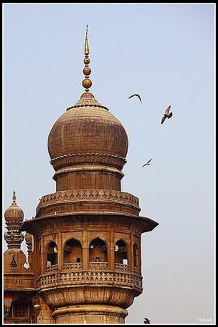 Onion Dome Architecture, Dome Architecture, Mecca Masjid, Architecture Photography Buildings, India Architecture, Persian Architecture, Perspective Drawing Architecture, Mughal Architecture, Mosque Art