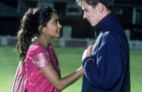 Jess and Joe (Bend it Like Beckham). Parminder Nagra, Best Romantic Comedies, British Asian, Bend It Like Beckham, Jonathan Rhys Meyers, Wedding Movies, Teen Movies, Wedding Scene, Flirting Moves