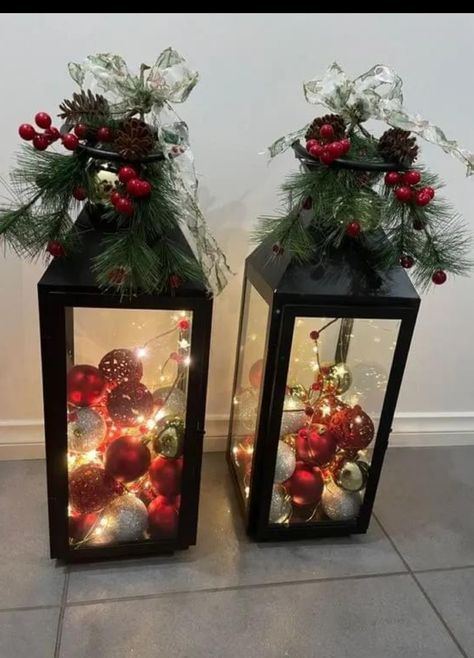 Christmas Centrepiece Ideas, Christmas Party Table Decorations, Christmas Coffee Table Decor, Christmas Dining Table Decor, Christmas Flower Arrangements, Christmas Table Centerpieces, Christmas Floral Arrangements, Christmas Tablescape, Christmas Centerpieces Diy