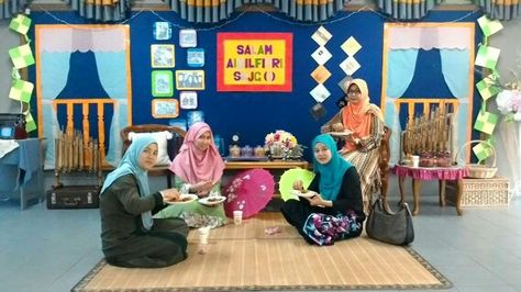 Stage decoration for eid day. Kampung style Hari Raya Photobooth, Raya Backdrop, Raya Deco, Raya Decoration, Diy Eid Decorations, Airplane Birthday Cakes, Decoration Classroom, Eid Day, Class 2023