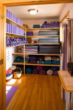 Yoga Studio Design Ideas, Deco Spa, Yoga Storage, Yoga Room Design, Dance Studio Design, Yoga Place, Yoga Shala, Utility Closet, Meditation Studio