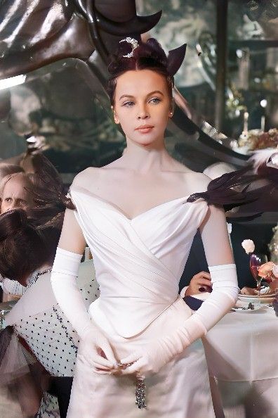 LESLIE CARON IN GIGI Leslie Caron Gigi, Gigi Leslie Caron, Leslie Caron, Edwardian Lady, Medical Photography, Ladies Gown, Old Hollywood Glamour, Hollywood Glamour, Leather Gloves