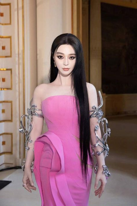 Fan Bing Bing, Fan Bingbing, Tony Ward, Chinese Actress, Download Books, Red Carpet, Captain Hat, Celebrity Style, Style Inspiration