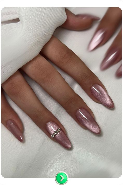 Metallic rose nails with a shimmering finish, offering a professional yet stylish option. The metallic hue is modern and chic, adding a pop of color suitable for the office. Professional Nails For Work, Classy Nail Ideas, Classy Gel Nails, Nails For Work, Office Nails, Mauve Nails, Luxury Press On Nails, Classy Nail, Work Nails