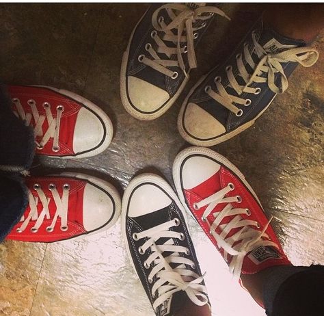 Mix Match Converse, Mismatched Converse, Mismatched Shoes, Mismatch Shoes, Red And Blue Converse, Black Converse With Red Heart, Red Converse High-top Sneakers With Red Sole, High Top Converse Outfits, Outfits With Converse