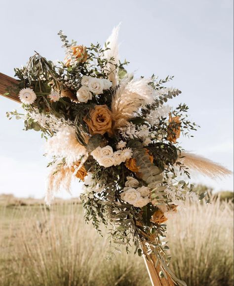 Rustic November Wedding Ideas, Western Fall Wedding Flowers, Rustic Wedding Floral Arrangements, Rustic November Wedding, Lake Theme Wedding, Wedding Flowers Altar, November Wedding Ideas, Church Wedding Flowers Altar, Boho Wedding Altar