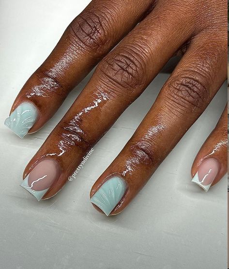 Short Gel Nails Vacation, Short Bday Nails Ideas, Short Grad Nails, Short Nails With 3d Design, Short Acrylic Nails Summer 2024, Short Freestyle Nail Designs, Freestyle Short Nails, Short Nail Inspo Summer 2024 Square, Summer Nail Inspo 2024 Square