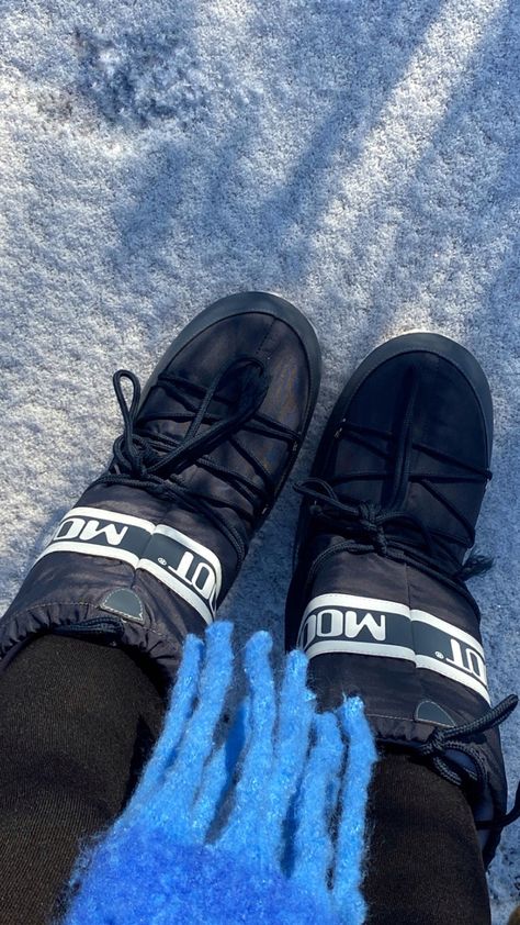 moon boots | snow aesthetic | snow outfit | winter outfit | outfit inspiration | moon boots aesthetic Moon Boots Outfit Y2k, Black Moon Boots Outfit, Moon Boots Aesthetic, Black Moon Boots, Moon Boots Outfit, Boots Aesthetic, Winter Pics, Aesthetic Snow, Winter Outfits Snow