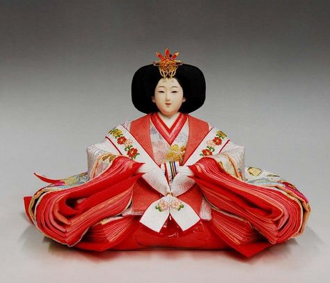 An empress hina doll dressed in junihitoe Hinamatsuri Doll, Hina Dolls, Heian Era, Doll Dress, Japan, Novelty Christmas, Dolls, Christmas Ornaments, Holiday Decor