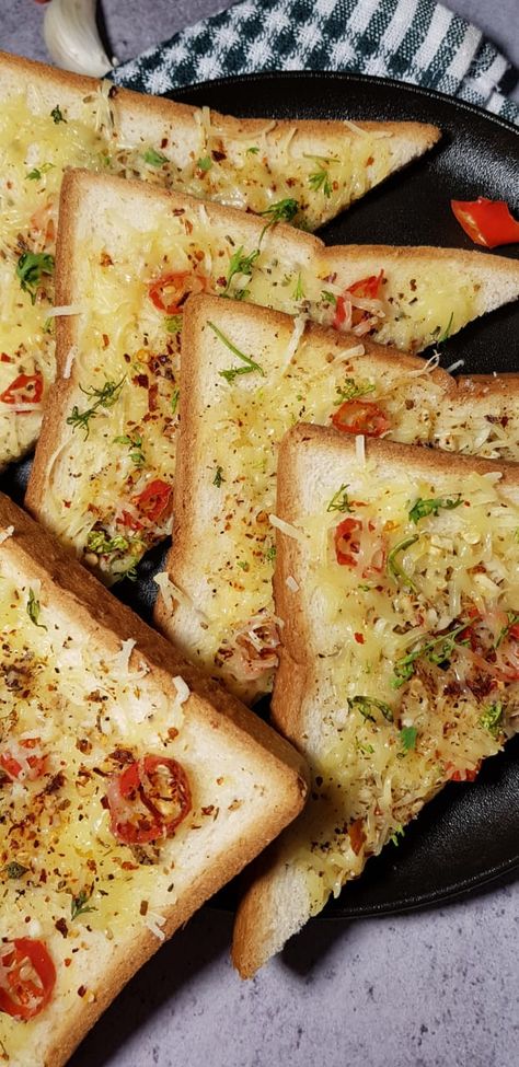 Garlic Bread Snap, Garlic Bread With Regular Bread, Garlic Bread Cheese, Cheese Garlic Bread, Bread Cheese, Garlic Cheese Bread, Indian Street Food Recipes, Cheesy Garlic Bread, Indian Street