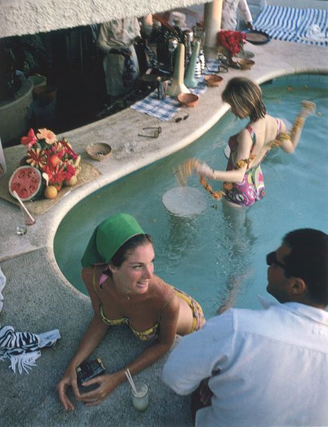 I like everything about this picture. Slim Aarons. Slim Pool, Slim Aarons Photography, Spanish Summer, Poppy Images, The Wombats, Racquet Club, Slim Aarons, 40th Anniversary, Beach Walk