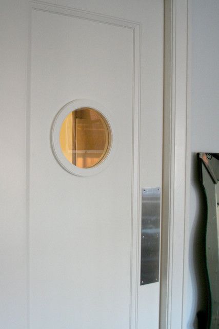 porthole swinging door, behind bar to liquor closet Swinging Doors Kitchen, Restaurant Door, Bar Restaurant Design, Architecture Restaurant, Closed Kitchen, Kitchen Tour, Porthole Window, Design Café, Cafe Door